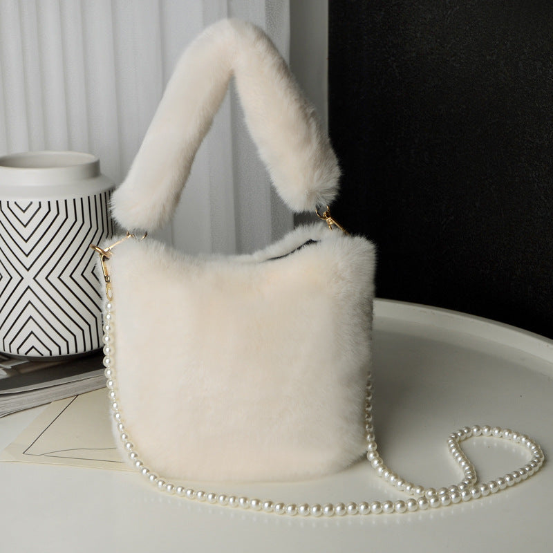 Sac seau en peluche à damier avec chaîne en perles, sacs à main de luxe tendance pour femmes, sacs à bandoulière personnalisés - LUXARAH