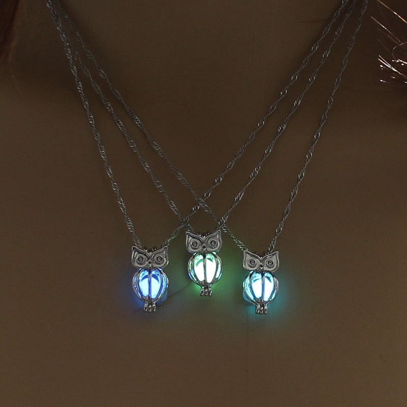 Colliers lumineux foncés, pendentif en forme hibou qui brille dans le noir, bijoux pour femmes