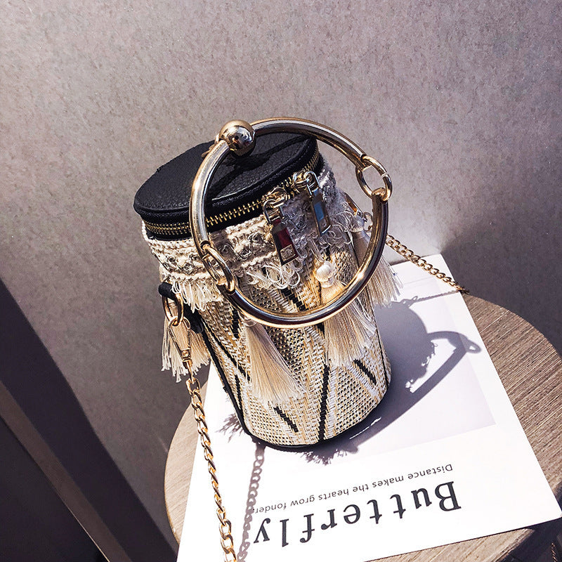 Sac à main de luxe pour femme, sac de créateur rétro tissé à plumes et pompon, sac à bandoulière - LUXARAH