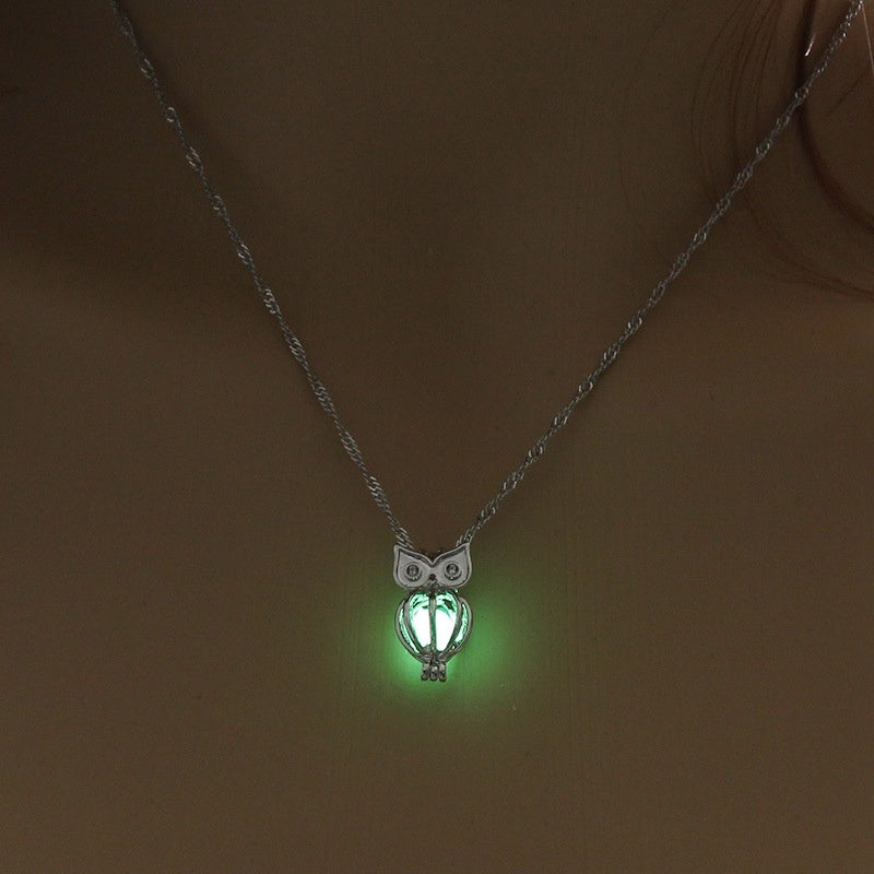 Colliers lumineux foncés, pendentif en forme hibou qui brille dans le noir, bijoux pour femmes