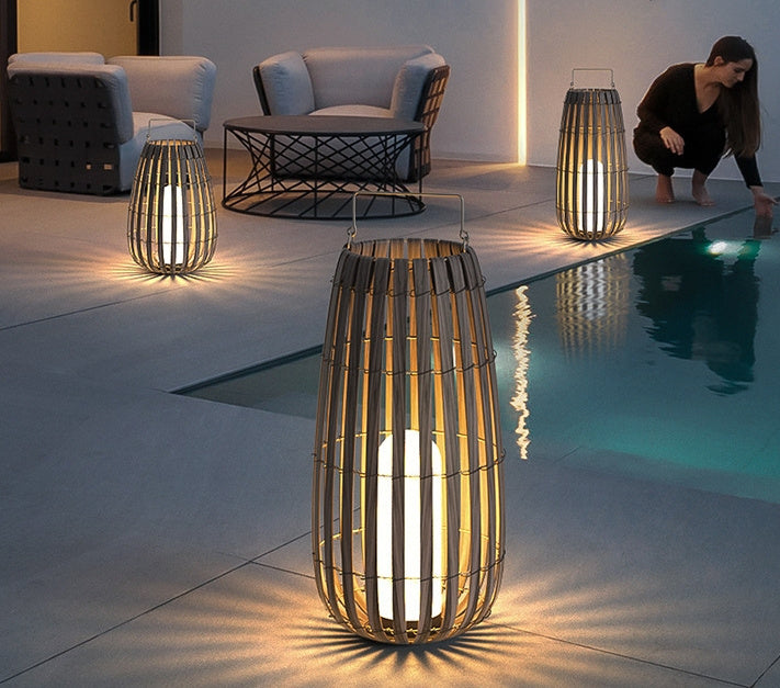 Lampe solaire portable en rotin pour pelouse