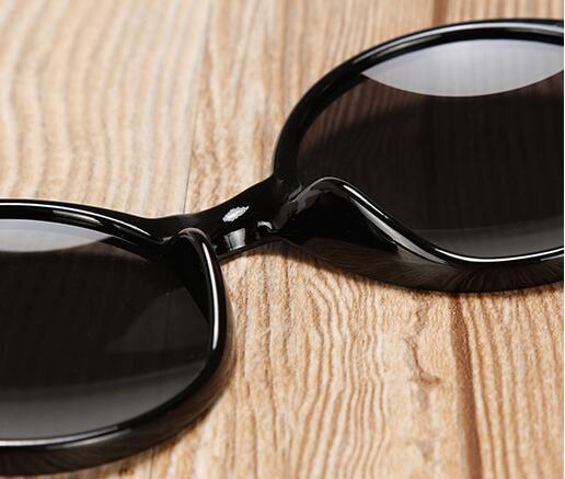 Lunettes de soleil faites à la main avec pieds en bambou
