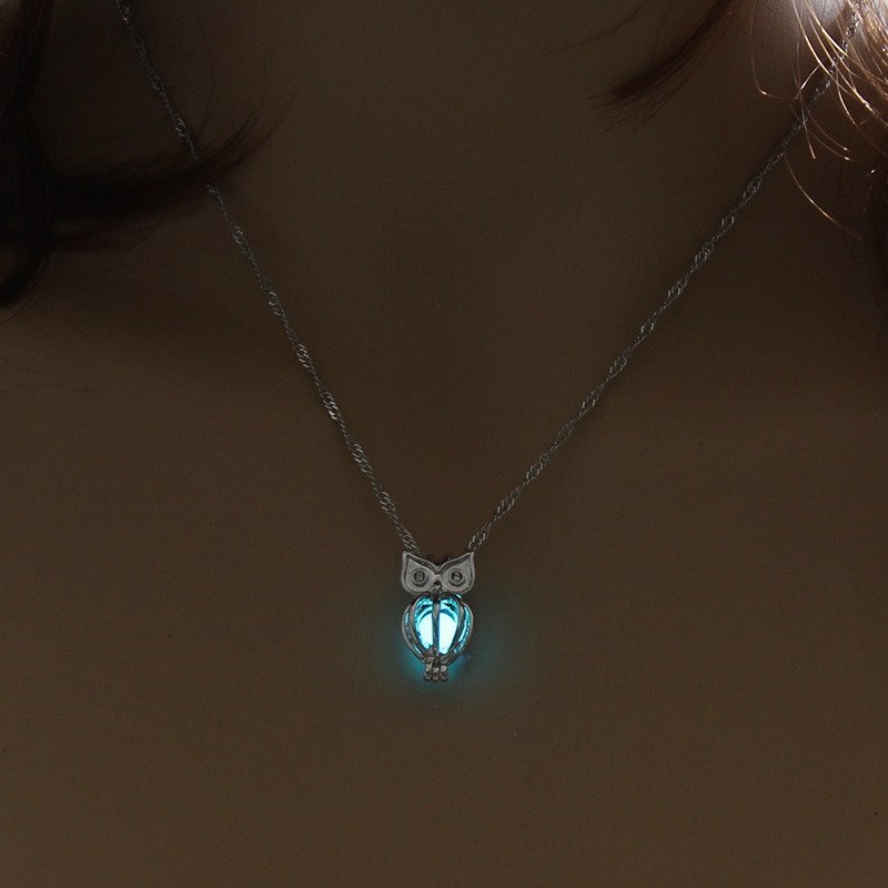 Colliers lumineux foncés, pendentif en forme hibou qui brille dans le noir, bijoux pour femmes