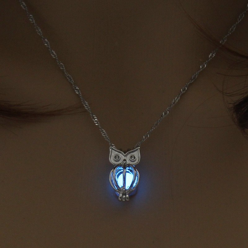 Colliers lumineux foncés, pendentif en forme hibou qui brille dans le noir, bijoux pour femmes