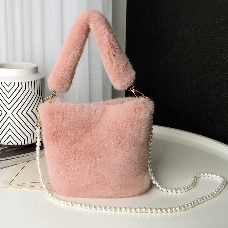 Sac seau en peluche à damier avec chaîne en perles, sacs à main de luxe tendance pour femmes, sacs à bandoulière personnalisés - LUXARAH