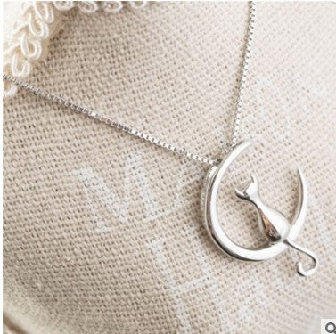Collar de eslabones redondos blancos de moda para mujer con colgante de luna grande y gato con circonita cúbica, regalo perfecto para mujeres y niñas.