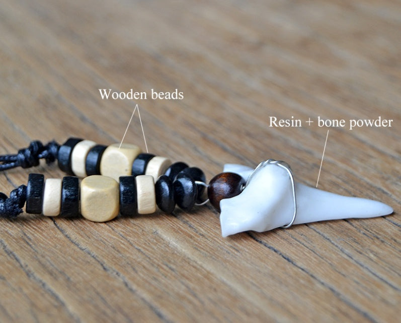 Colliers pour hommes et femmes avec pendentif imitation dent de requin