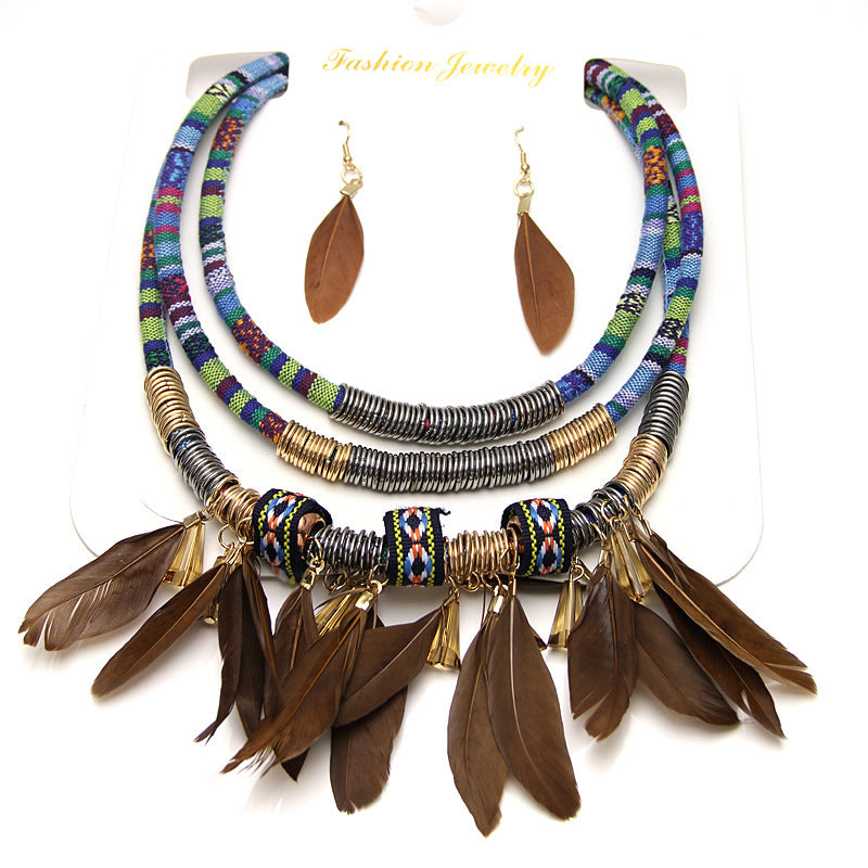 Colliers populaires européens et américains, pendentifs en plumes, colliers et boucles d'oreilles