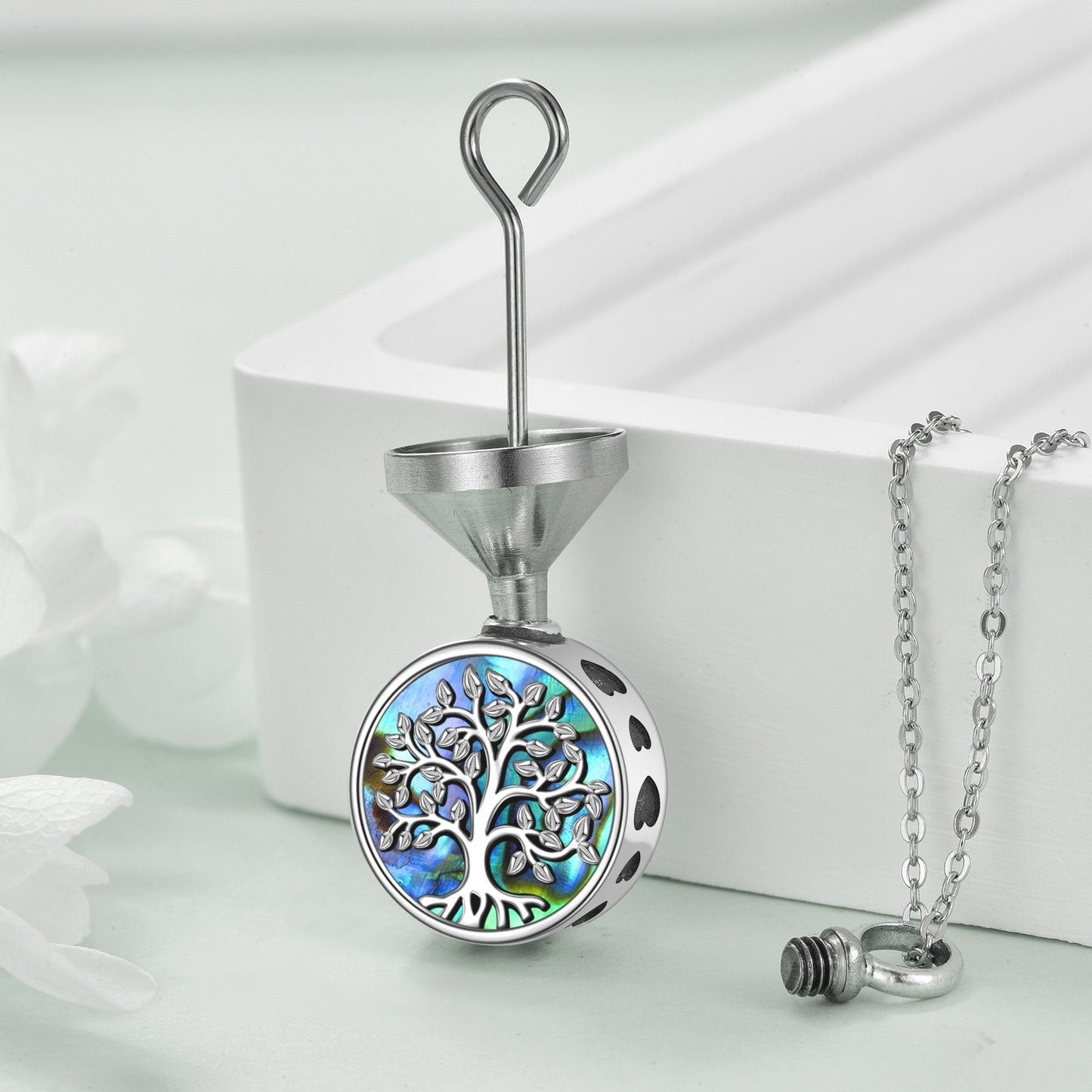 Collares de urna de cremación de plata con motivo del árbol de la vida para cenizas.