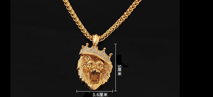 Europa y Estados Unidos venden collares luminosos de hip-hop con corona de león y diamantes para hombre. Colgante luminoso unisex de hip-hop chapado en oro.