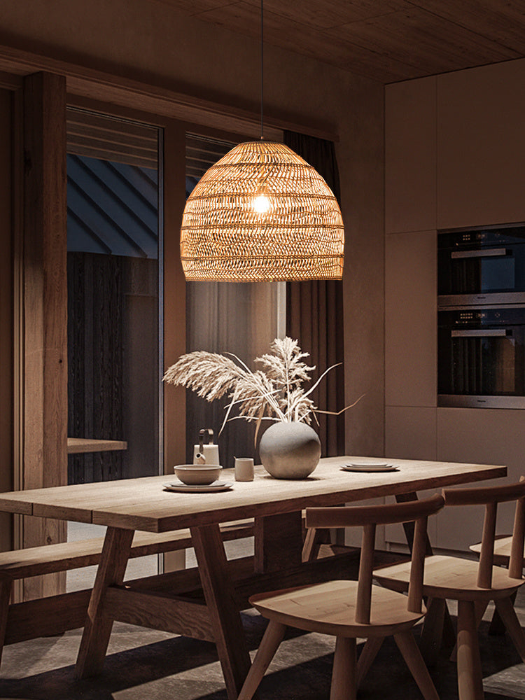 Lustre en rotin au chevet du bureau du Wabi Sabi B&B - LUXARAH