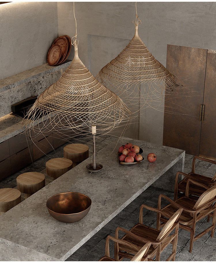 Lustre en rotin au chevet du bureau du Wabi Sabi B&B - LUXARAH