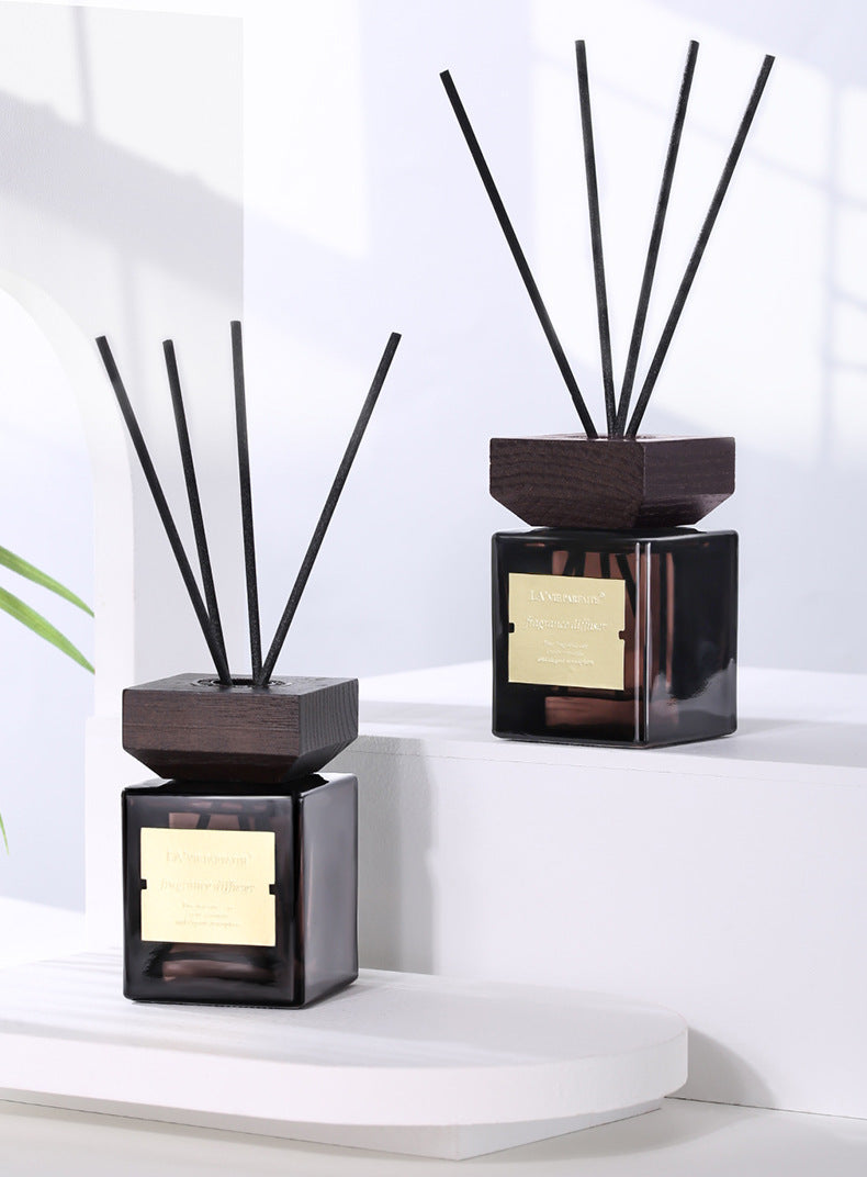 Diffuseur d'huiles essentielles avec couvercle en bois et rotin pour parfum d'hôtel