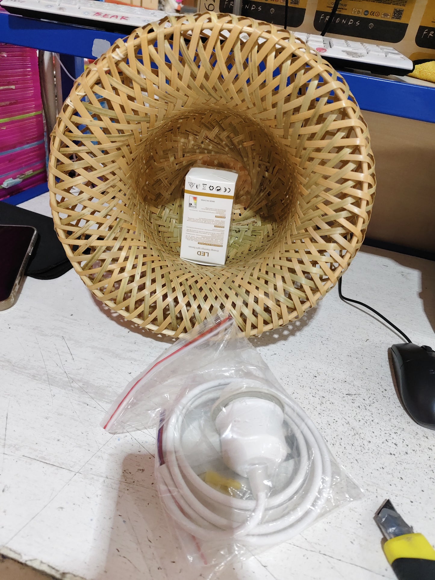 Lustre en rotin et bambou, chambre design chez l'habitant zen - LUXARAH