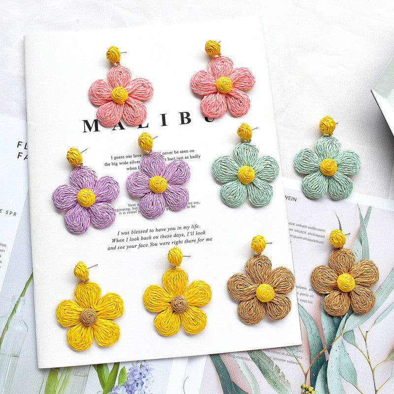 Boucles d'oreilles d'été en raphia et rotin tressé à grandes fleurs - LUXARAH