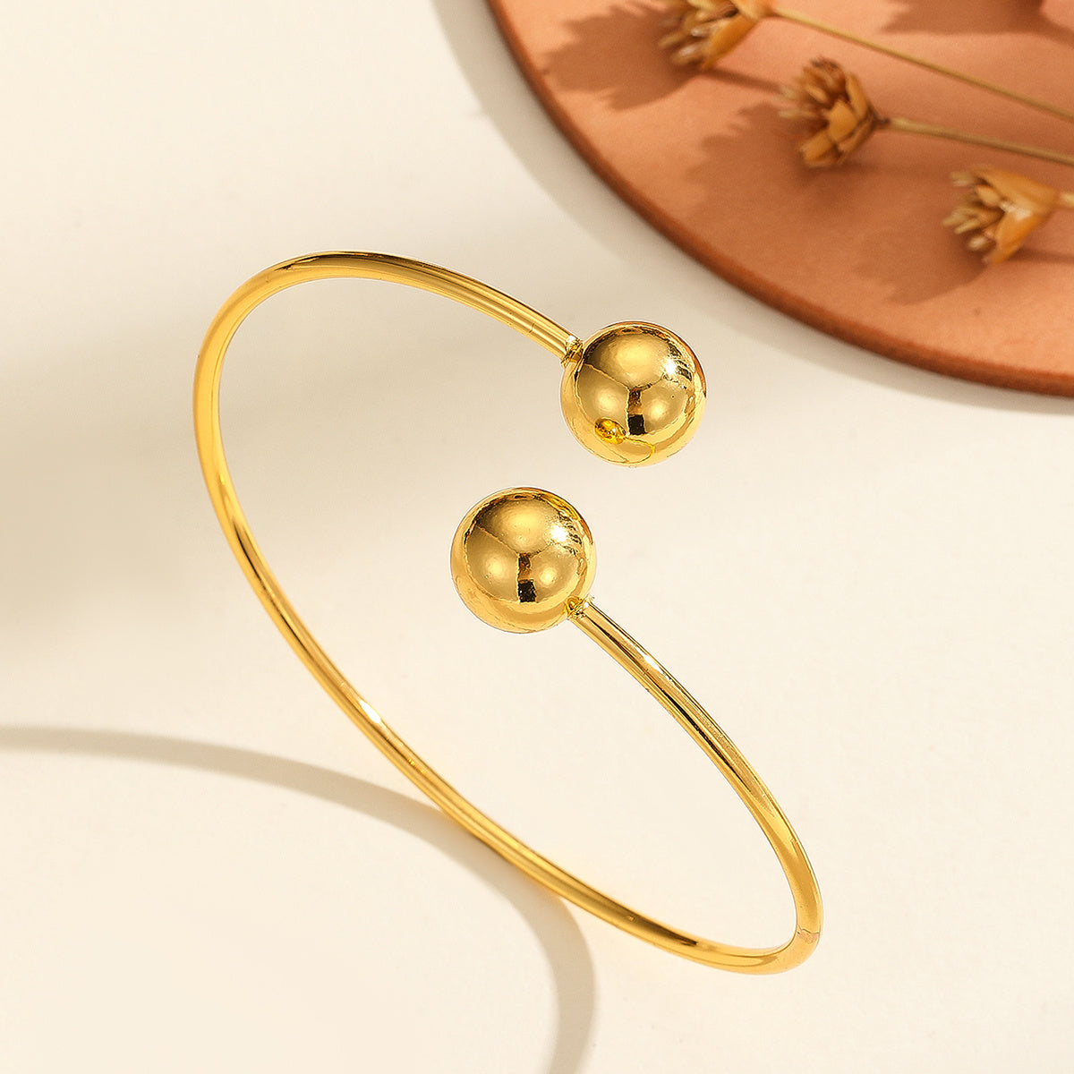 Bracelet ouvert à double perle en or 18 carats plaqué cuivre, au tempérament simple pour femme, idéal pour les cadeaux et le quotidien.