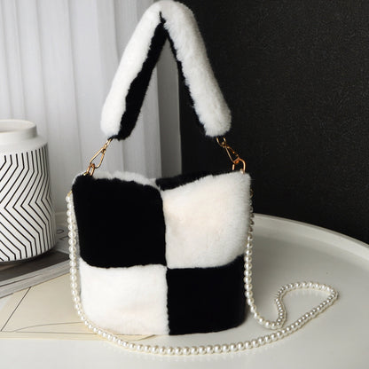 Sac seau en peluche à damier avec chaîne en perles, sacs à main de luxe tendance pour femmes, sacs à bandoulière personnalisés - LUXARAH