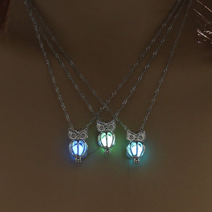 Colliers lumineux foncés, pendentif en forme hibou qui brille dans le noir, bijoux pour femmes