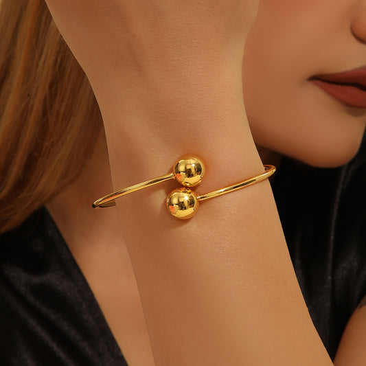 Bracelet ouvert à double perle en or 18 carats plaqué cuivre, au tempérament simple pour femme, idéal pour les cadeaux et le quotidien.