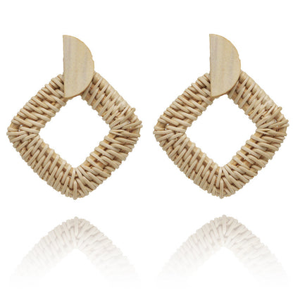 Boucles d'oreilles à pompons rétro en rotin tissé à la main - LUXARAH