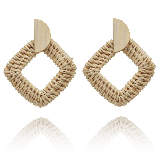 Boucles d'oreilles à pompons rétro en rotin tissé à la main - LUXARAH