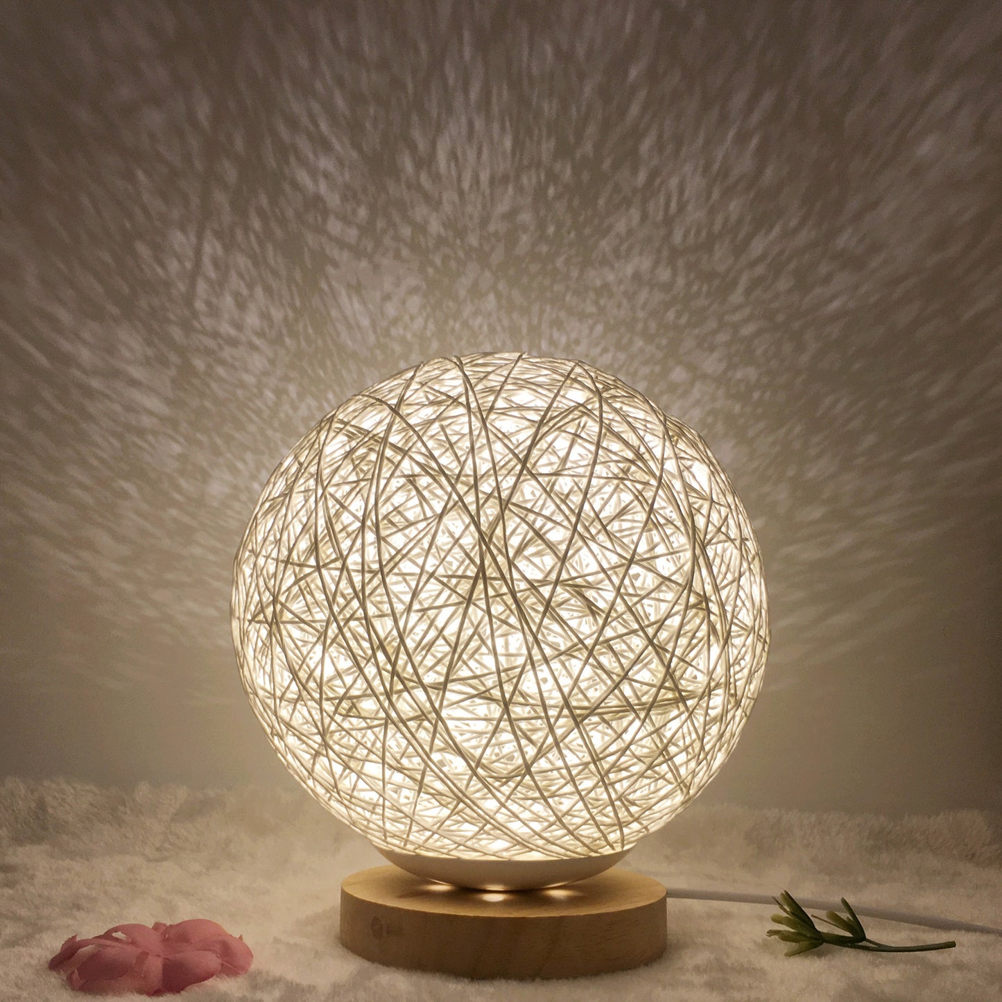 Lampe de table créative en lin, nouveauté et unique, LED intelligente, télécommande, boule en rotin - LUXARAH