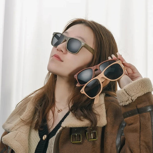 Lunettes de soleil rétro en plastique grain de bois avec clous de riz