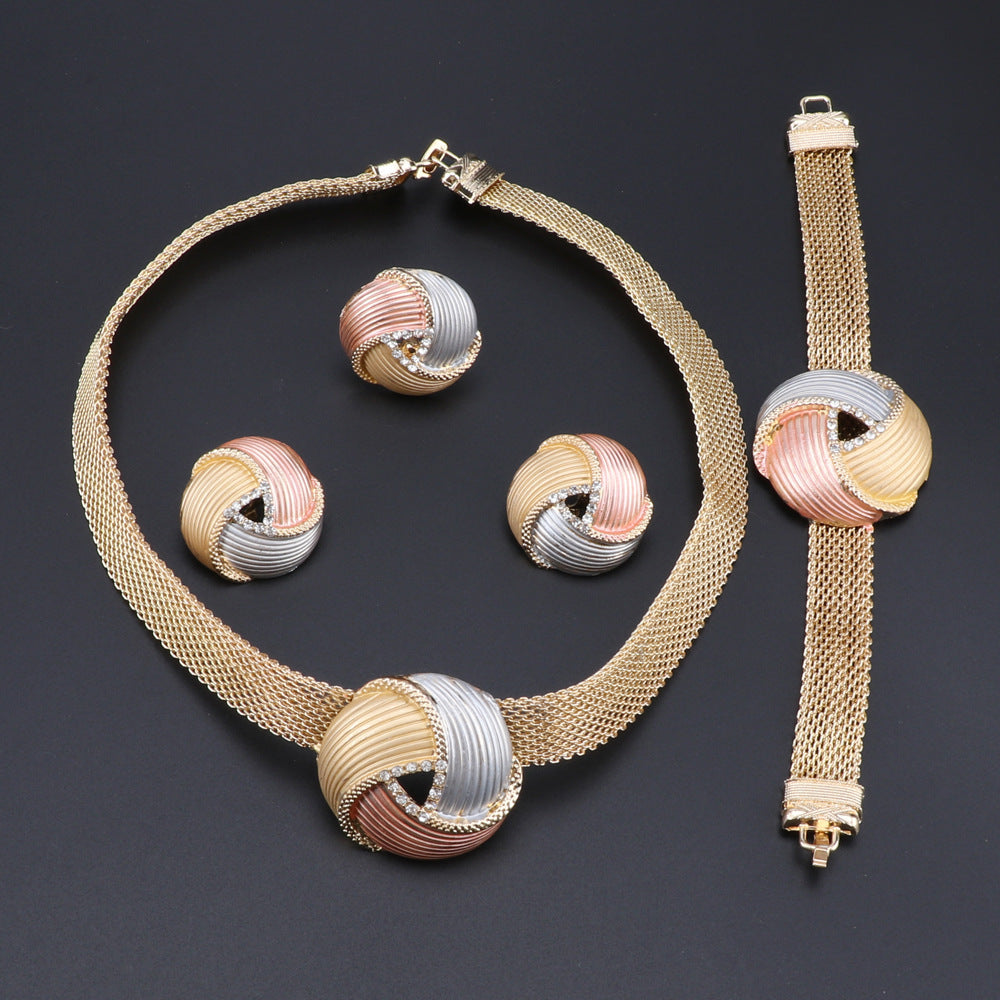 Ensemble boucles d'oreilles, colliers et bracelets tricolores