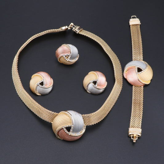 Ensemble boucles d'oreilles, colliers et bracelets tricolores