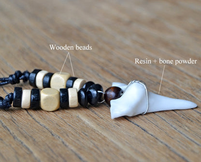 Colliers pour hommes et femmes avec pendentif imitation dent de requin