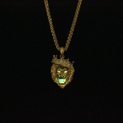 Europe and the United States sell men's hip-hop luminous lion crown diamond necklaces. Unisex gold-plated hip-hop luminous pendant.