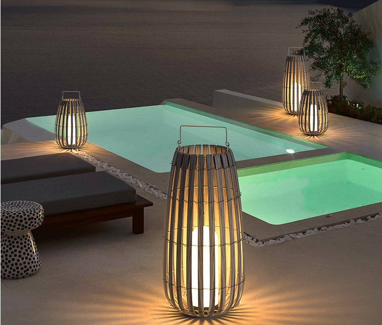 Lampe solaire portable en rotin pour pelouse