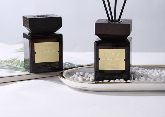Diffuseur d'huiles essentielles avec couvercle en bois et rotin pour parfum d'hôtel