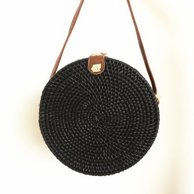 Sac tissé en rotin coloré