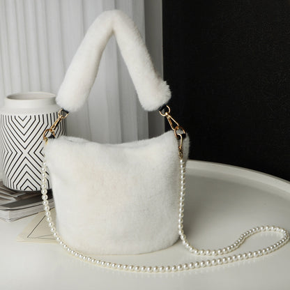Sac seau en peluche à damier avec chaîne en perles, sacs à main de luxe tendance pour femmes, sacs à bandoulière personnalisés - LUXARAH