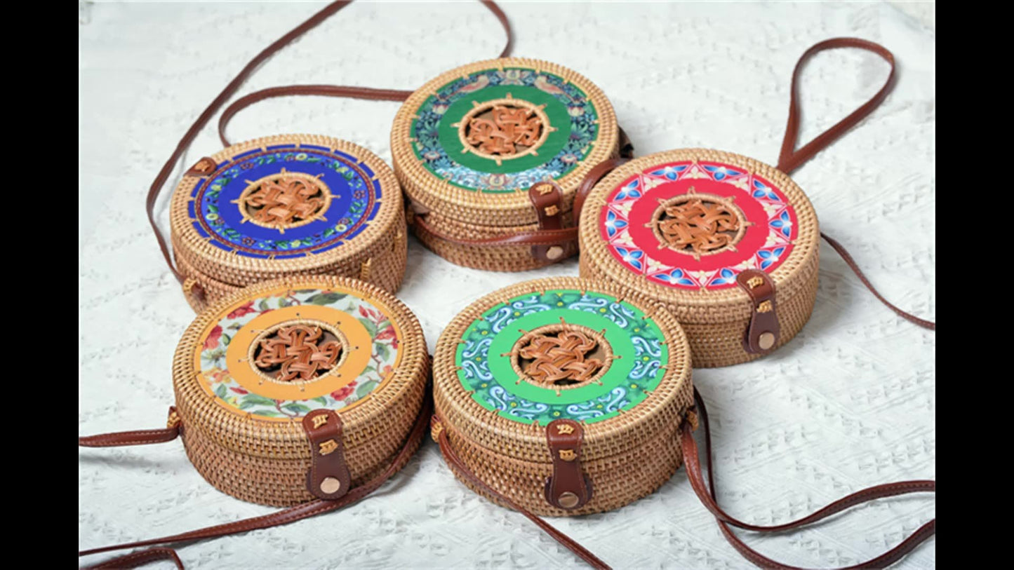 Petit sac rond en rotin tissé à la main