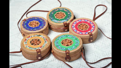 Petit sac rond en rotin tissé à la main