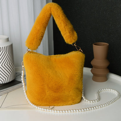 Sac seau en peluche à damier avec chaîne en perles, sacs à main de luxe tendance pour femmes, sacs à bandoulière personnalisés - LUXARAH