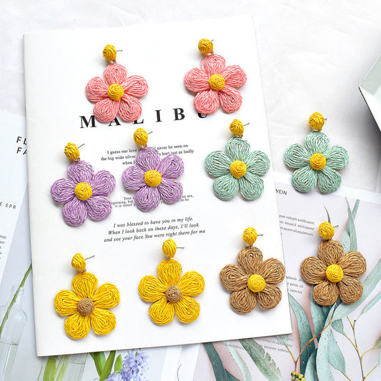 Boucles d'oreilles d'été en raphia et rotin tressé à grandes fleurs - LUXARAH