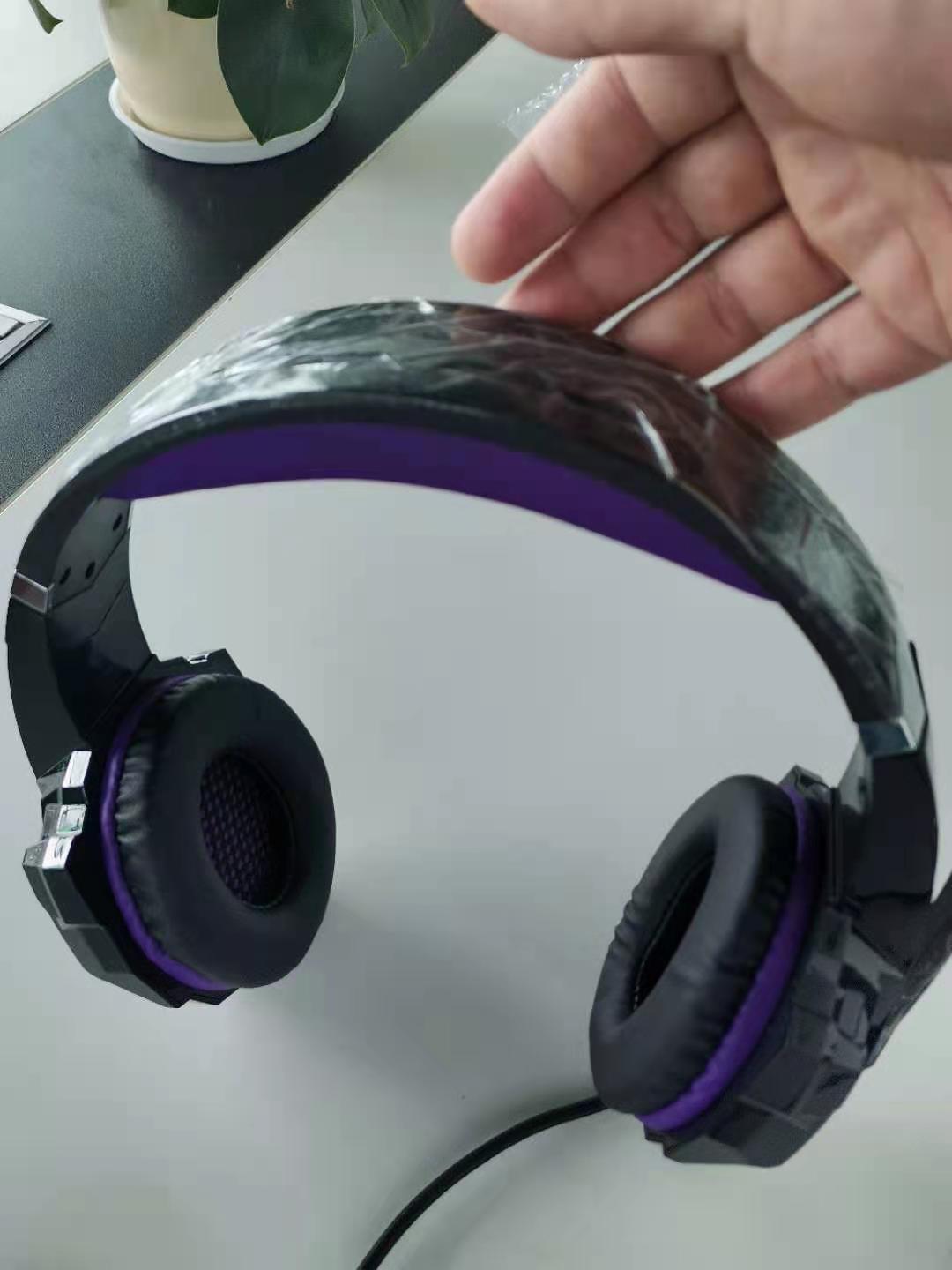 Les écouteurs sont en fait des casques de jeu filaires